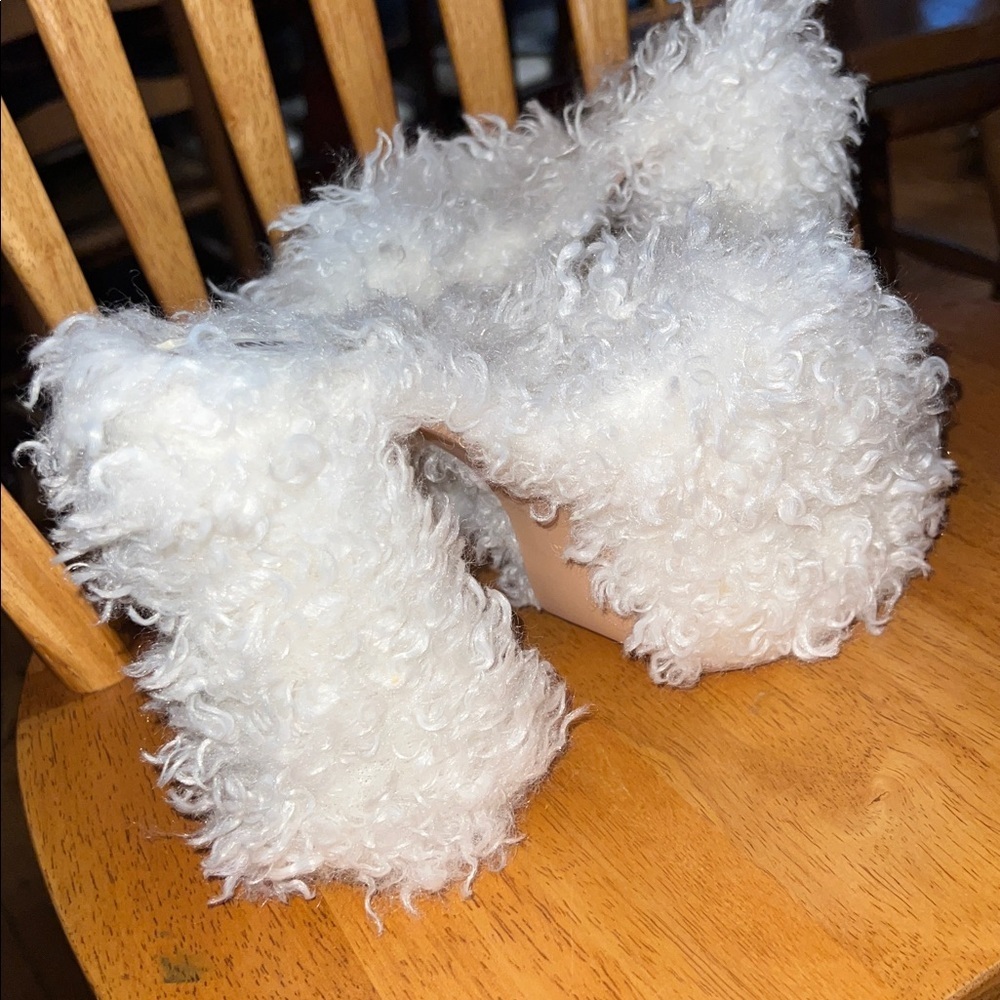 Lemon Drop by Privileged White Fuzzy Faux Fut Platform Heels Slippers 8.5